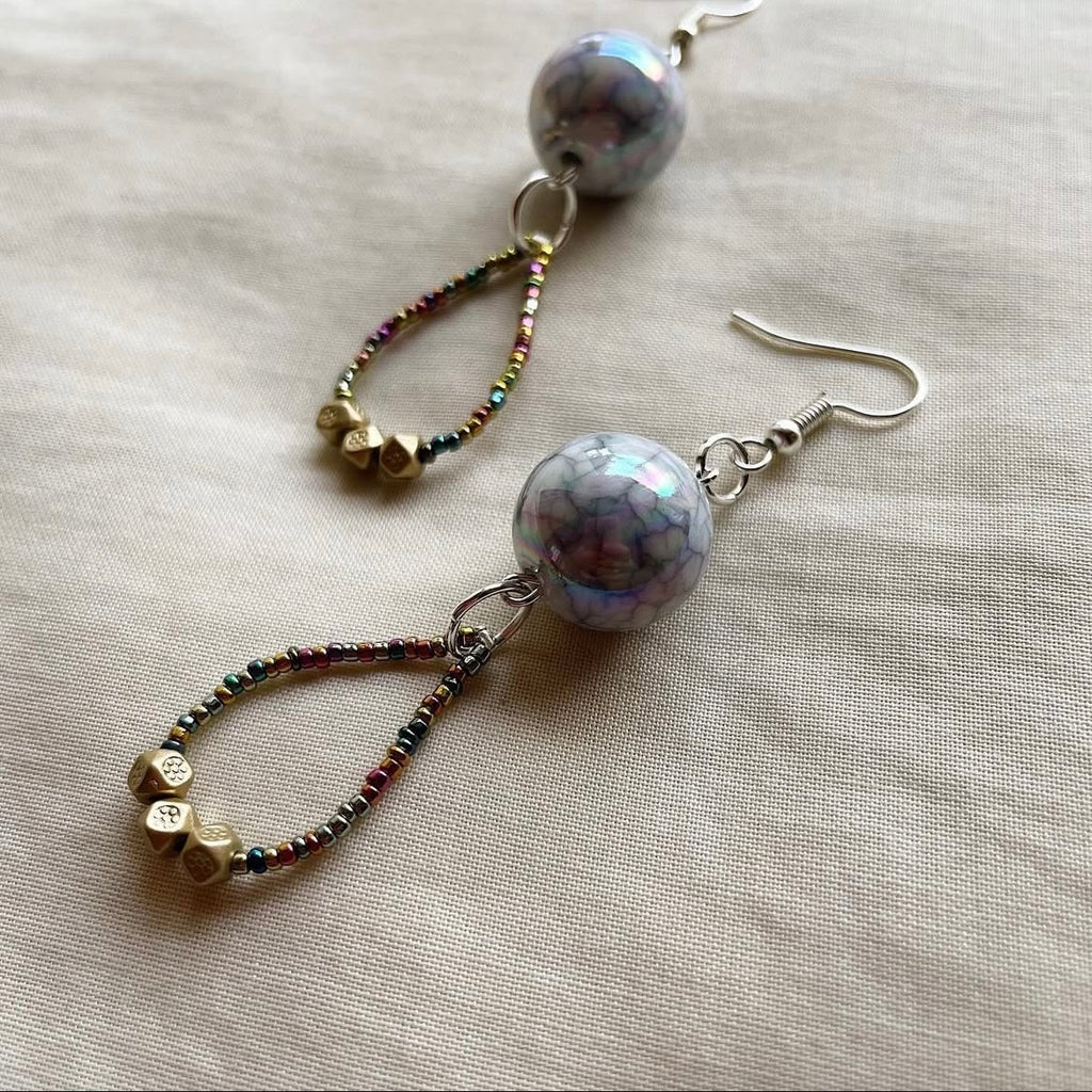 Shiny crackled loop beaded earrings ✨