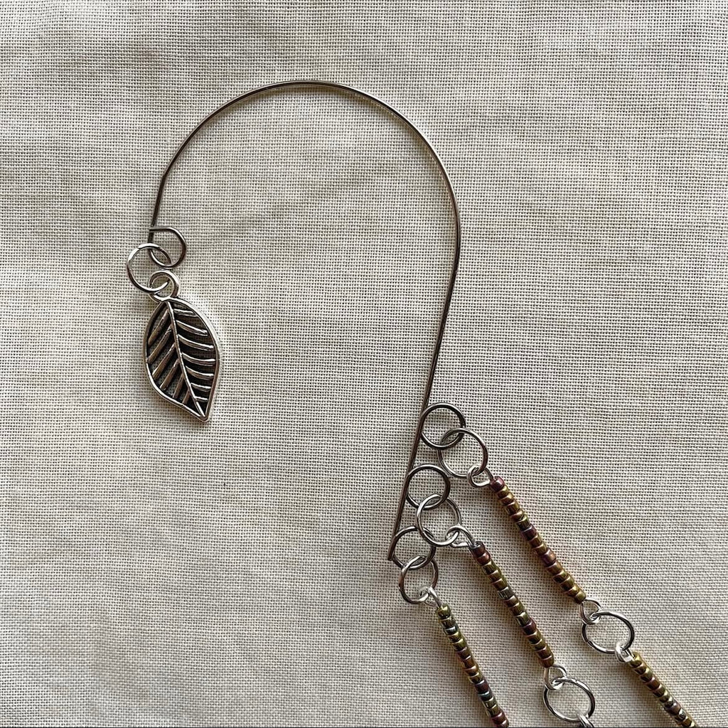 Multicoloured leaf ear cuff ✨