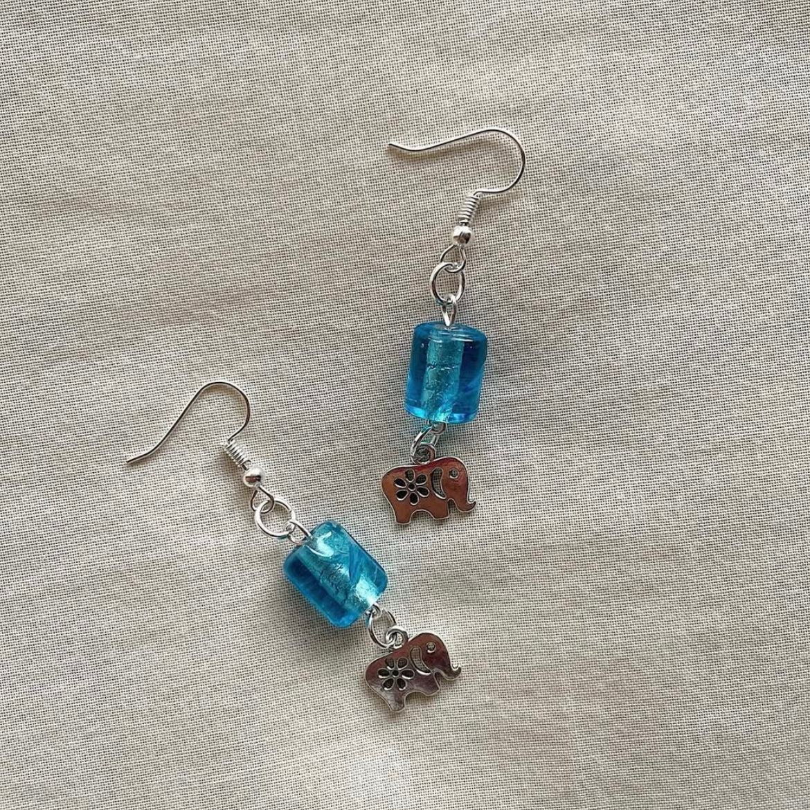 Clear ocean & 🐘 beaded earrings ✨