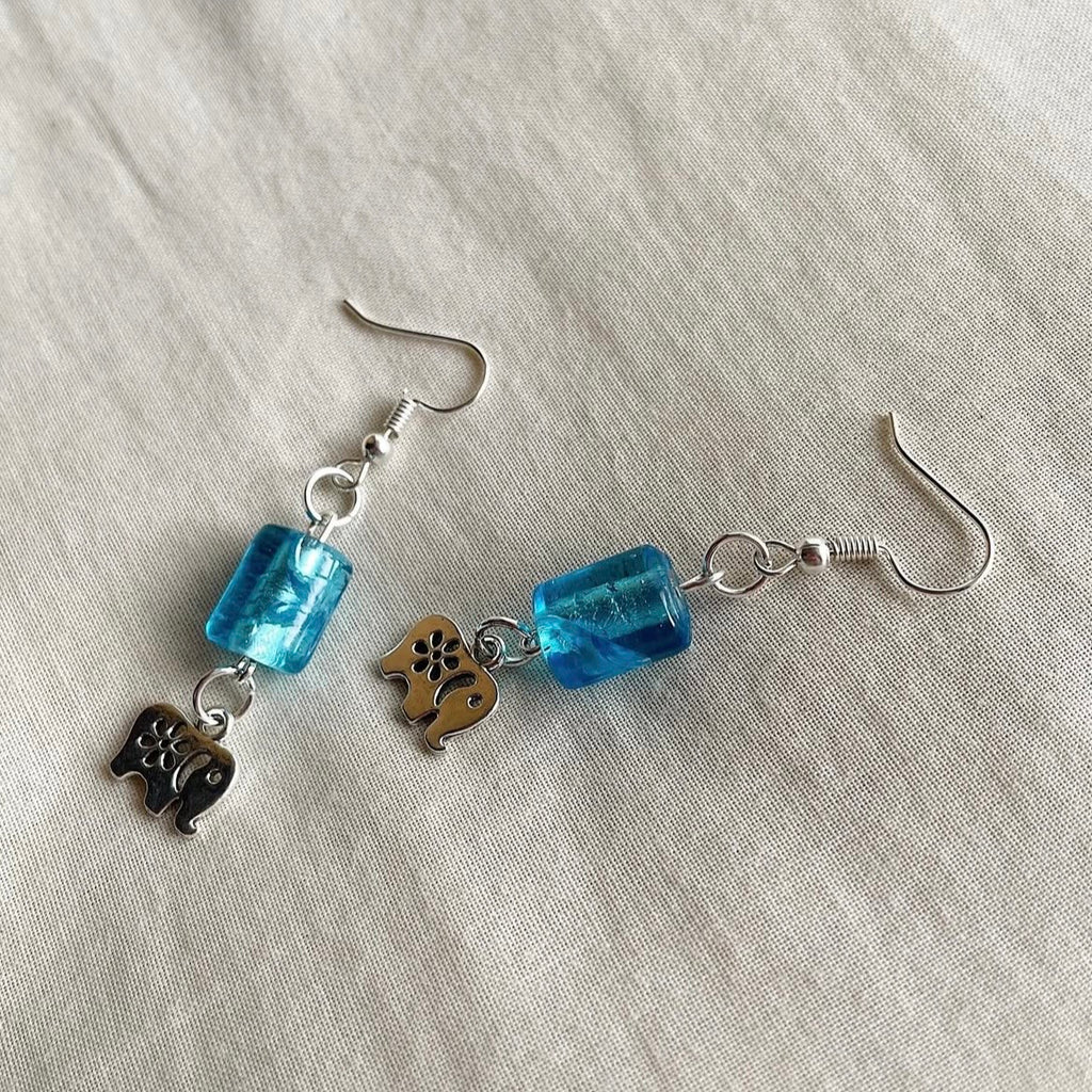 Clear ocean & 🐘 beaded earrings ✨