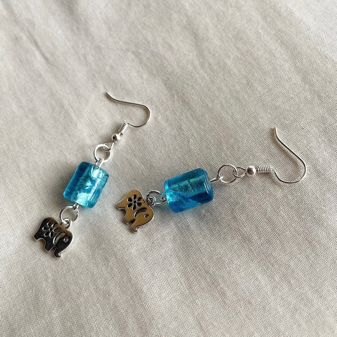 Clear ocean & 🐘 beaded earrings ✨