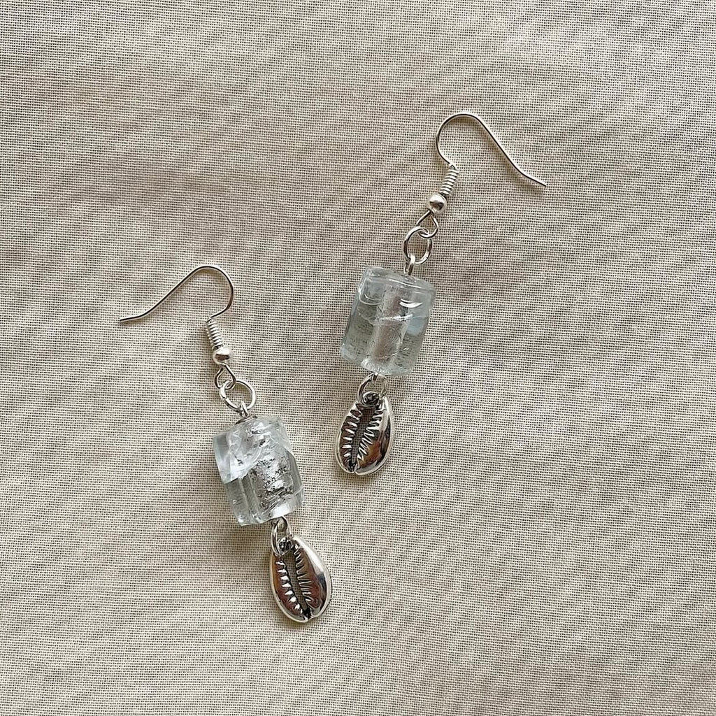 Cowrie beaded earrings ✨