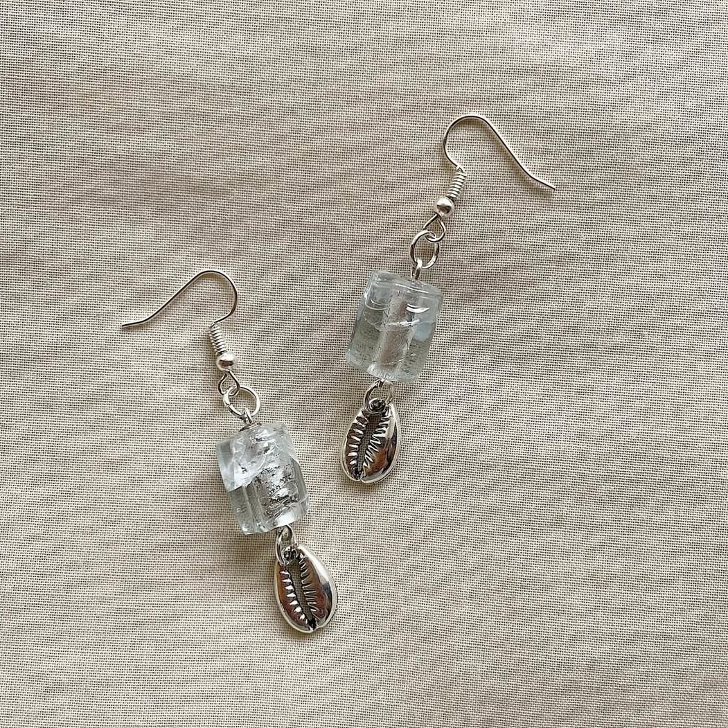 Cowrie beaded earrings ✨
