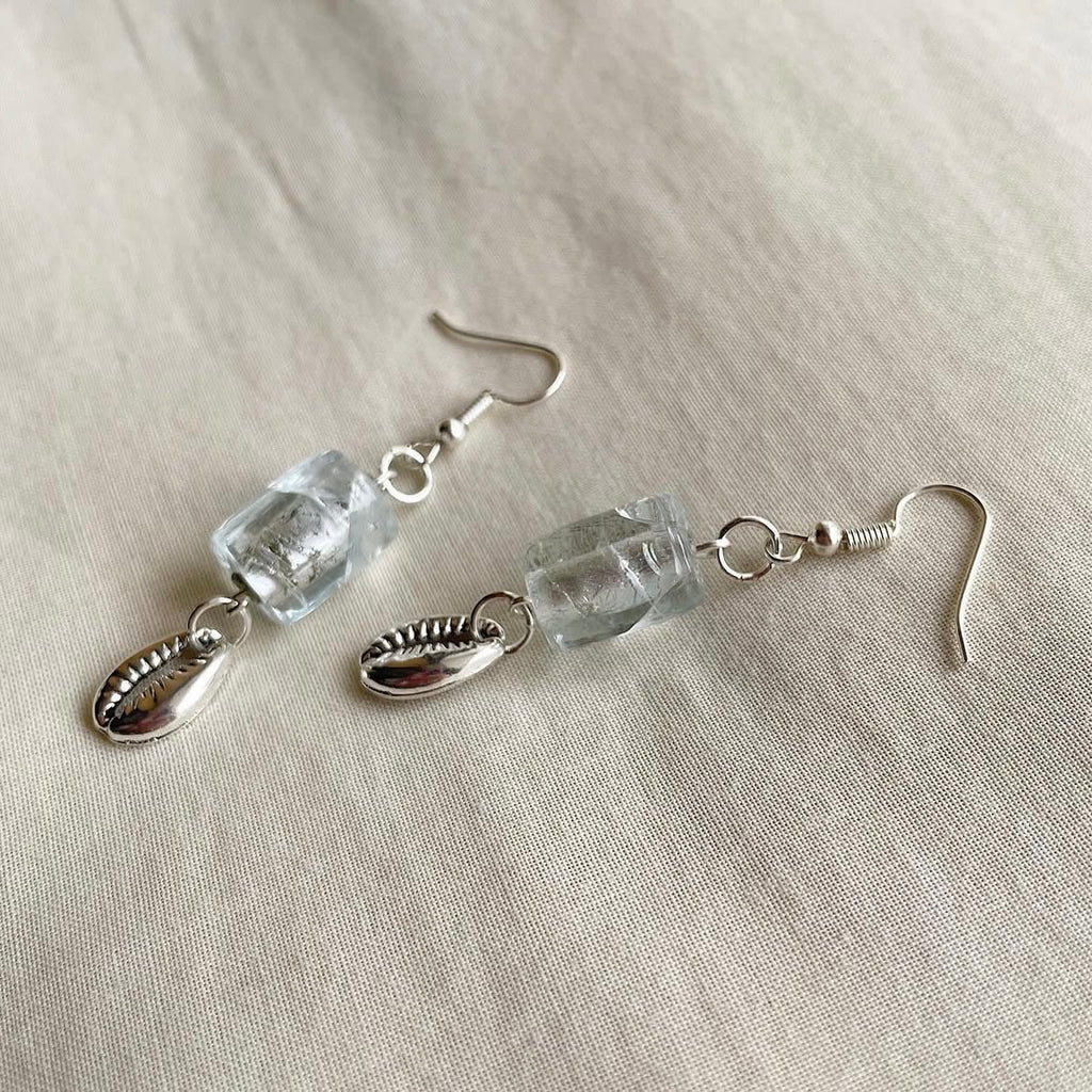 Cowrie beaded earrings ✨