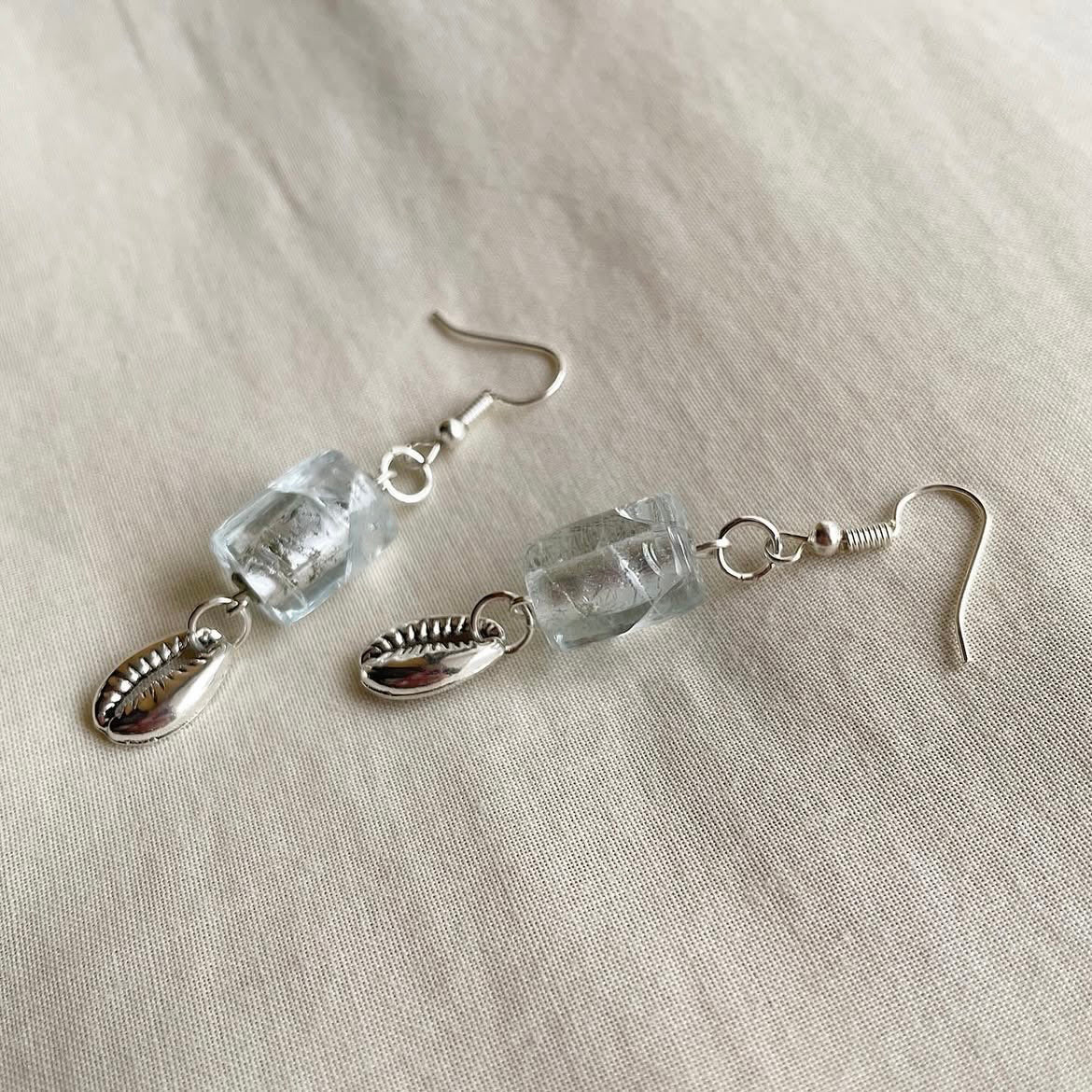 Cowrie beaded earrings ✨