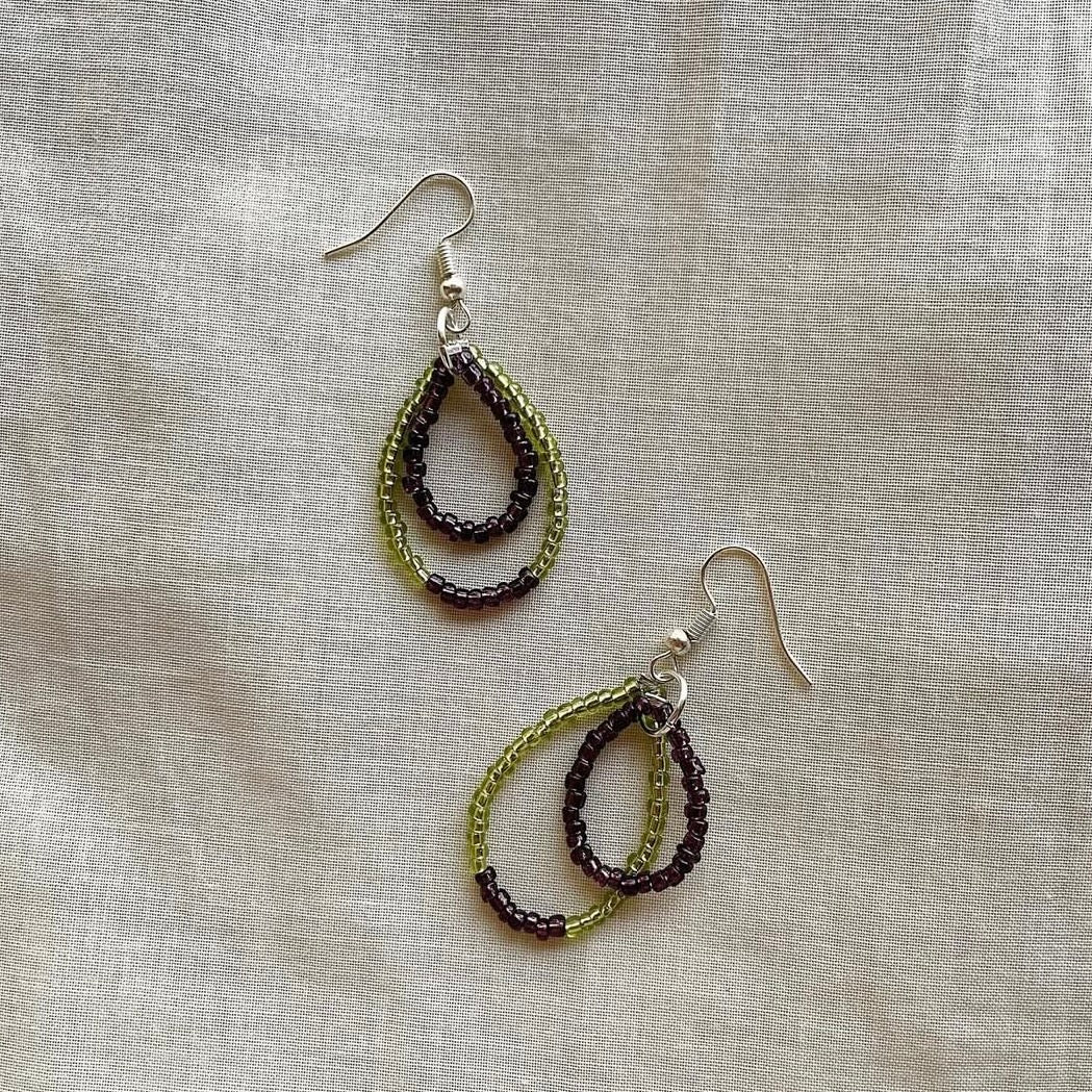 Fern & deep purple loop beaded earrings ✨
