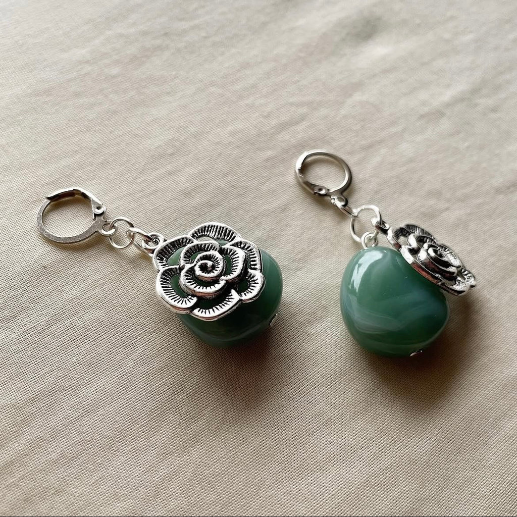 Big rose 02 beaded earrings ✨