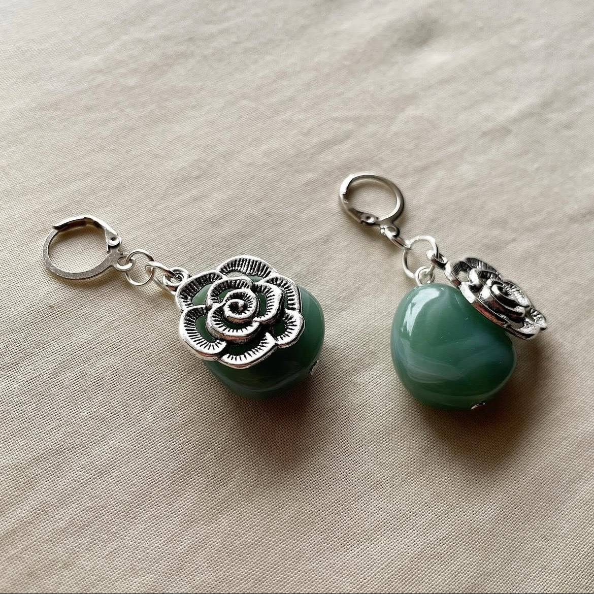 Big rose 02 beaded earrings ✨