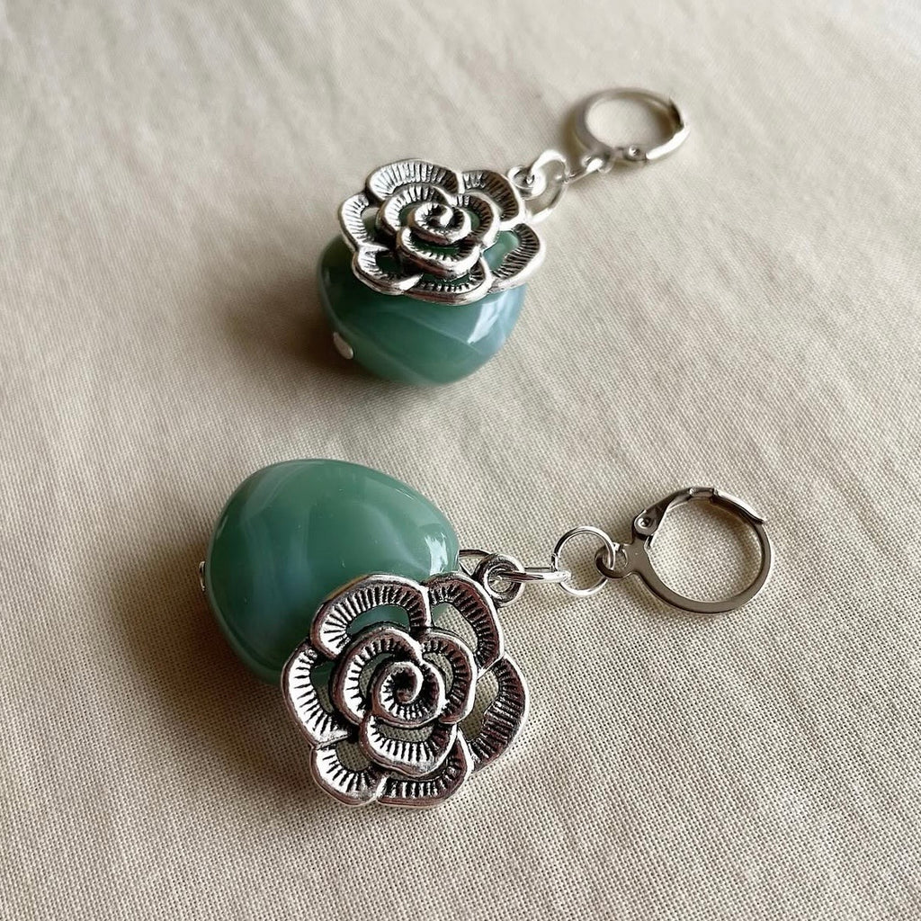 Big rose 02 beaded earrings ✨