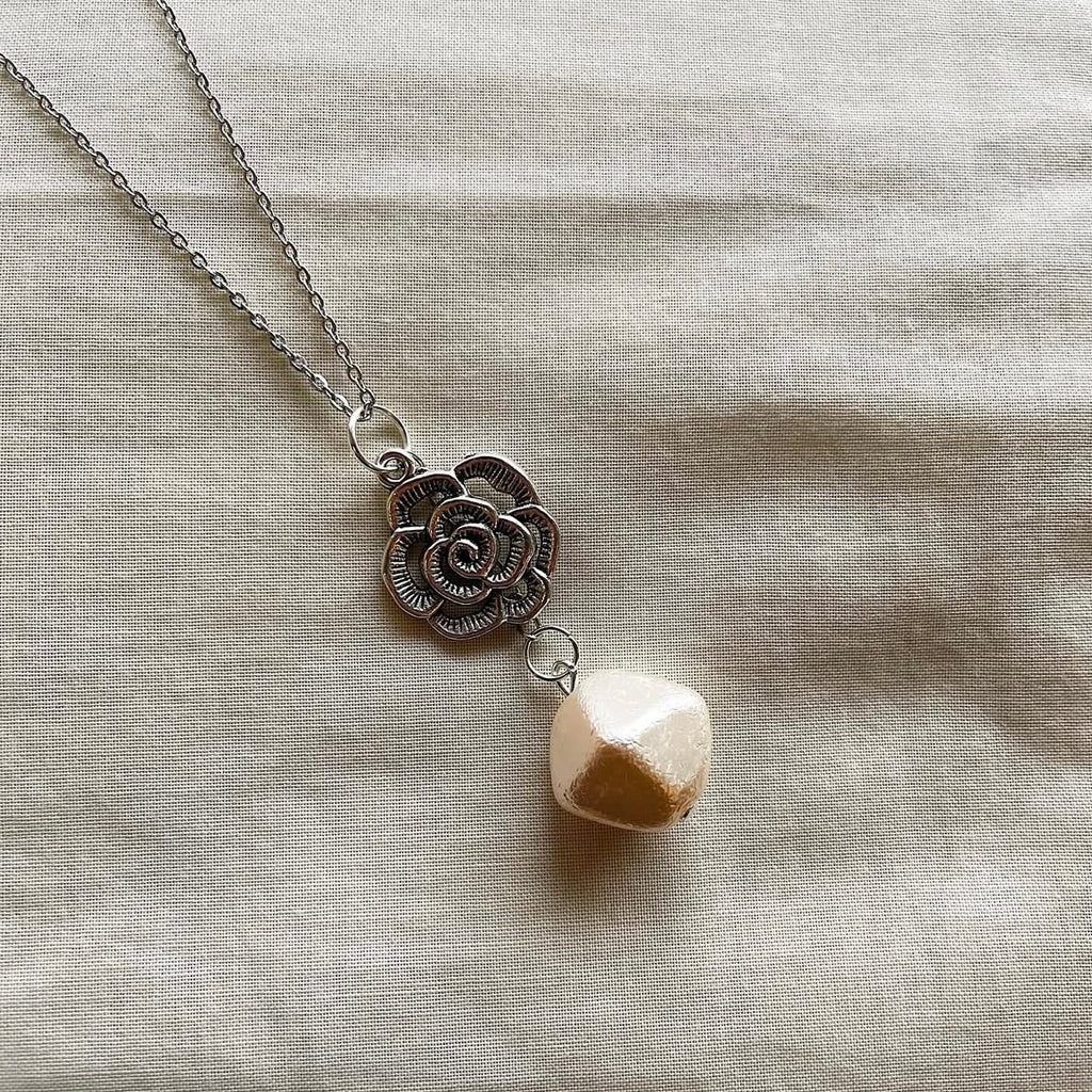 Big rose & pearl pendant necklace ✨