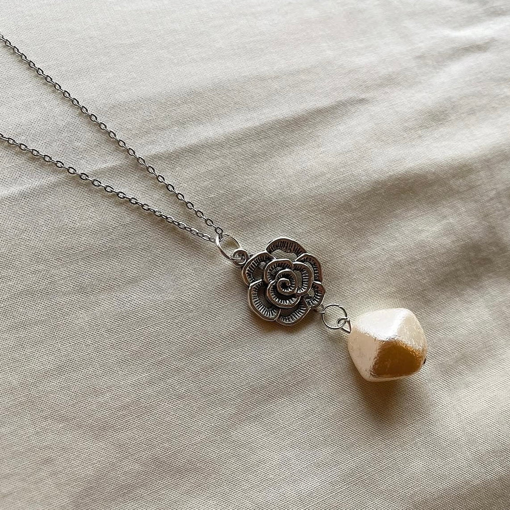 Big rose & pearl pendant necklace ✨