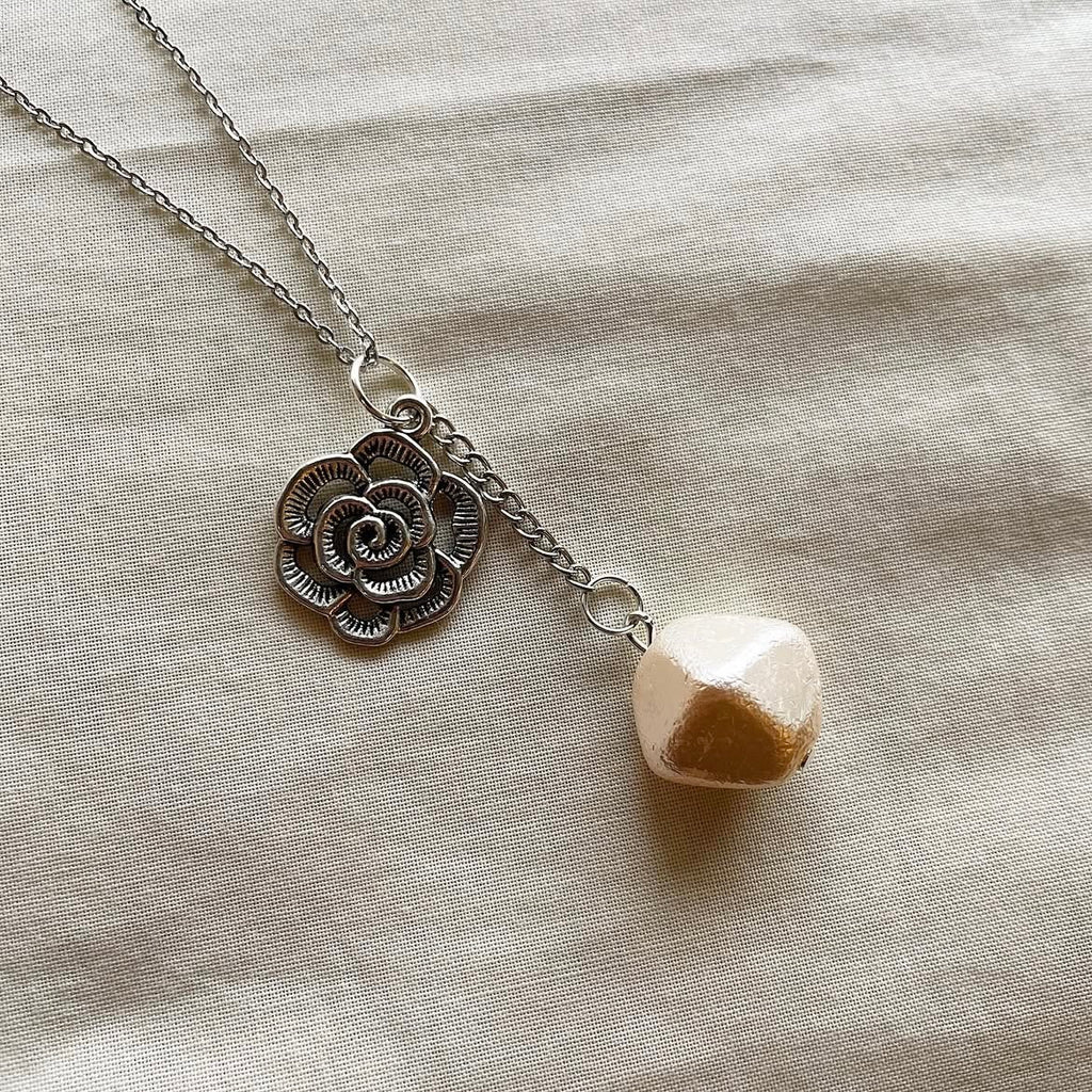 Big rose & pearl pendant necklace ✨