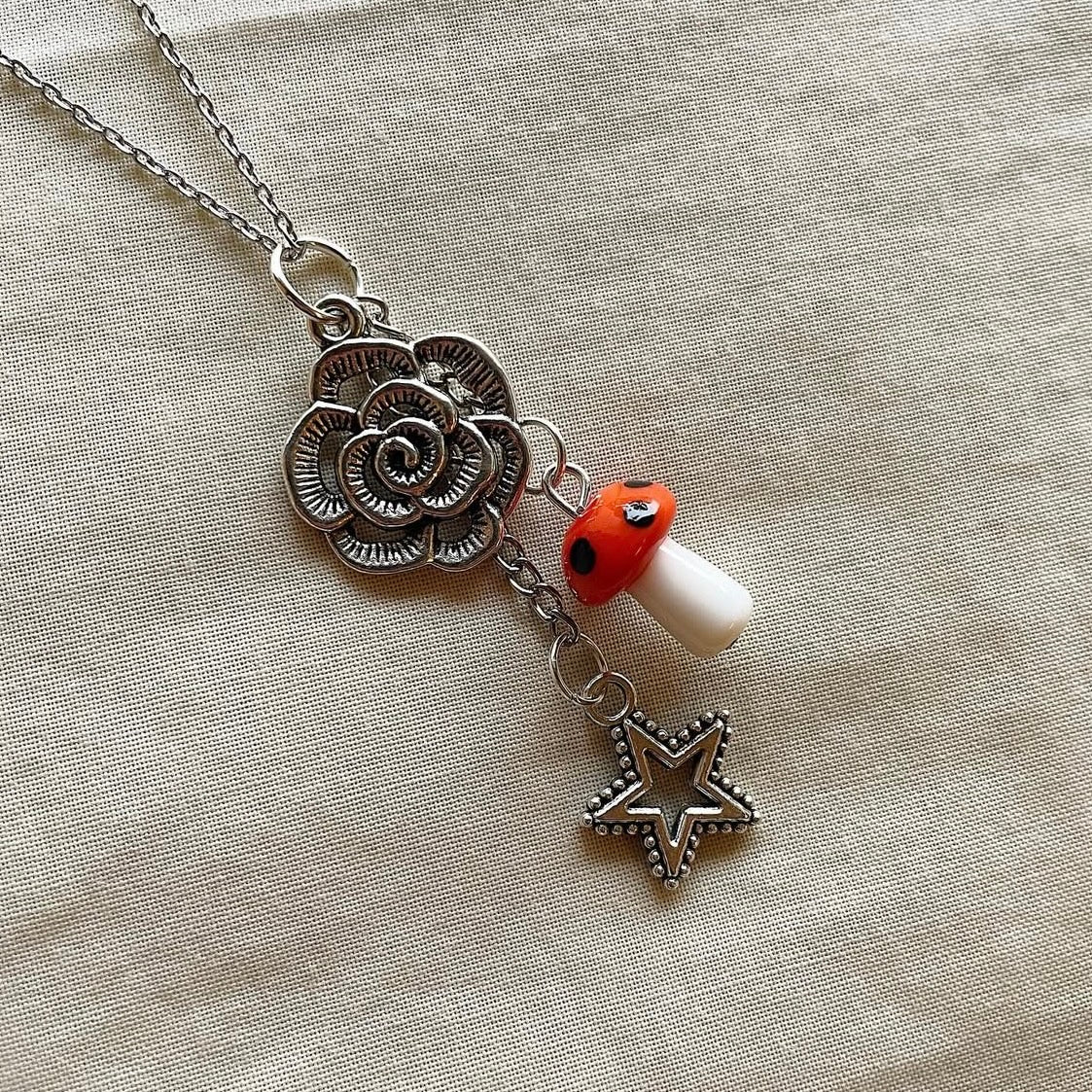 Big rose 🍄 ⭐ pendant necklace ✨