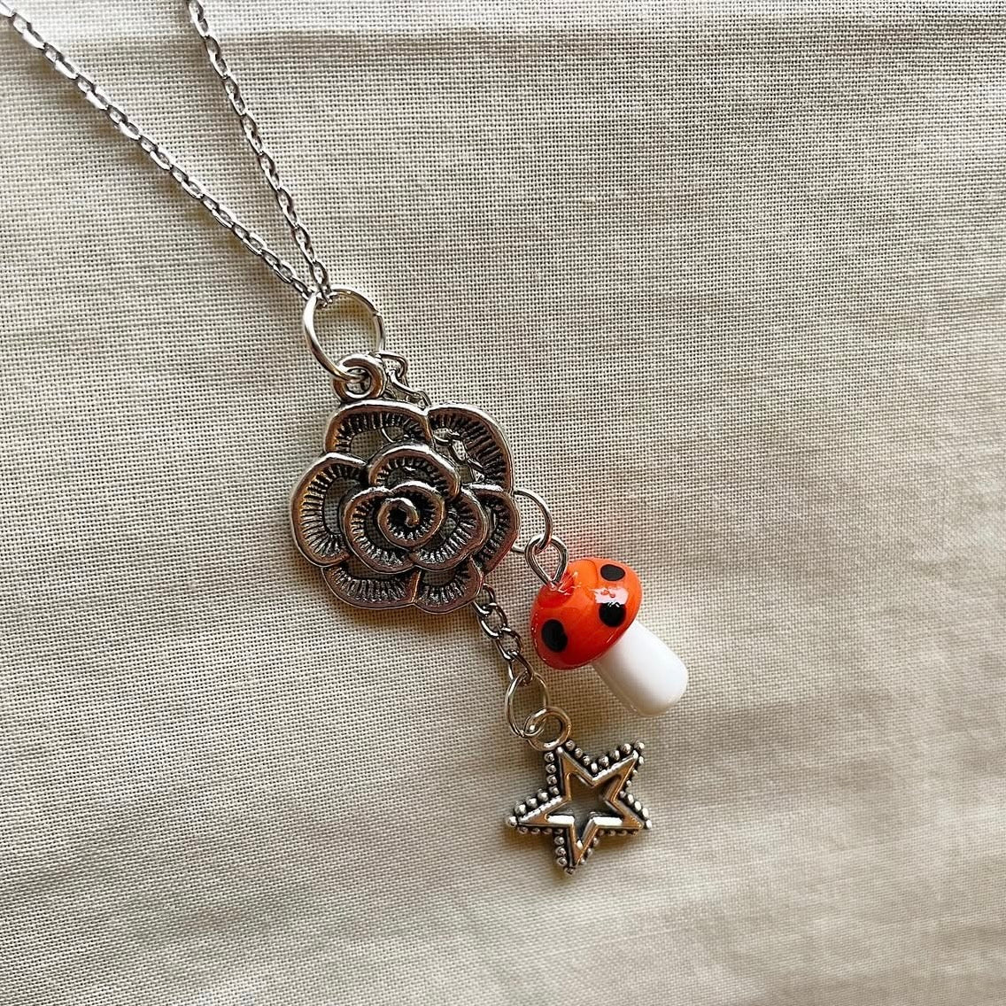 Big rose 🍄 ⭐ pendant necklace ✨