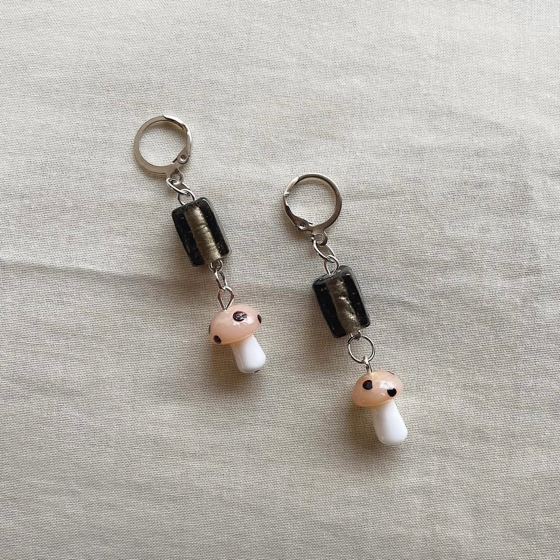Mini 🍄 beaded earrings ✨