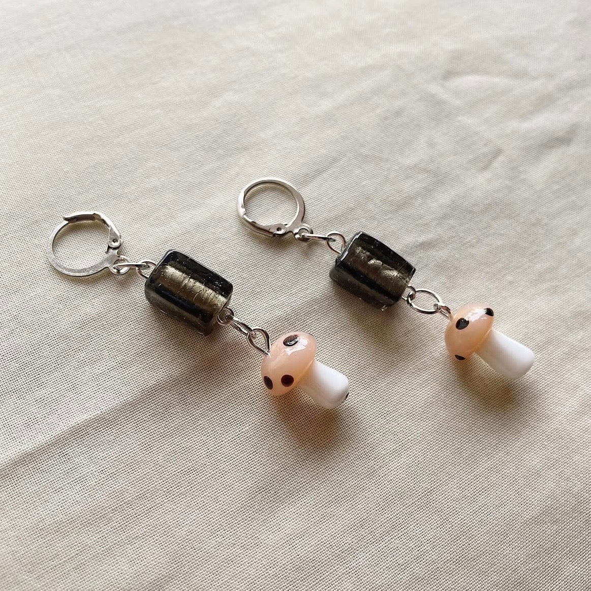 Mini 🍄 beaded earrings ✨