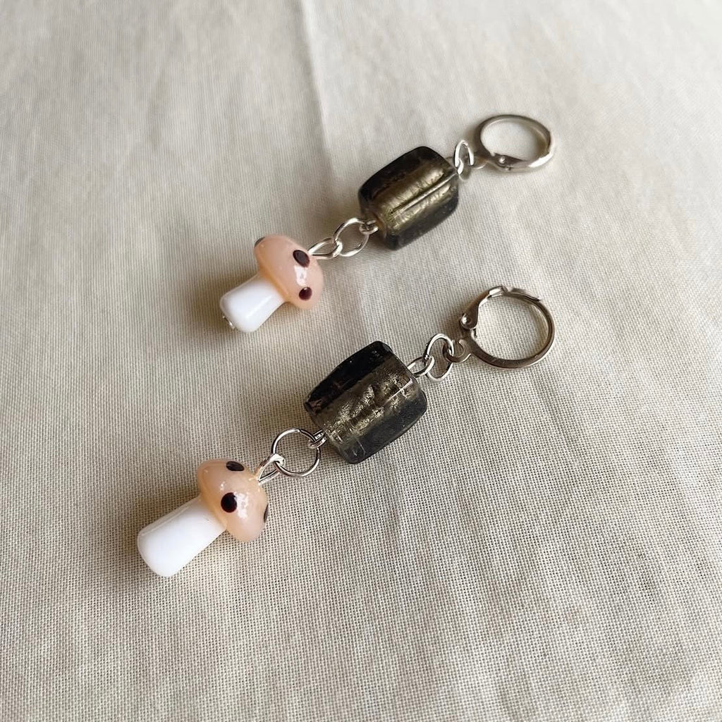 Mini 🍄 beaded earrings ✨
