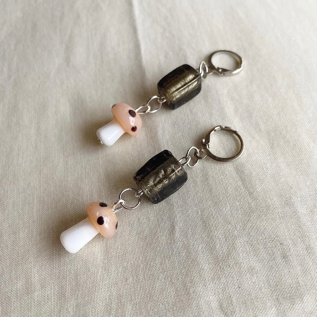 Mini 🍄 beaded earrings ✨