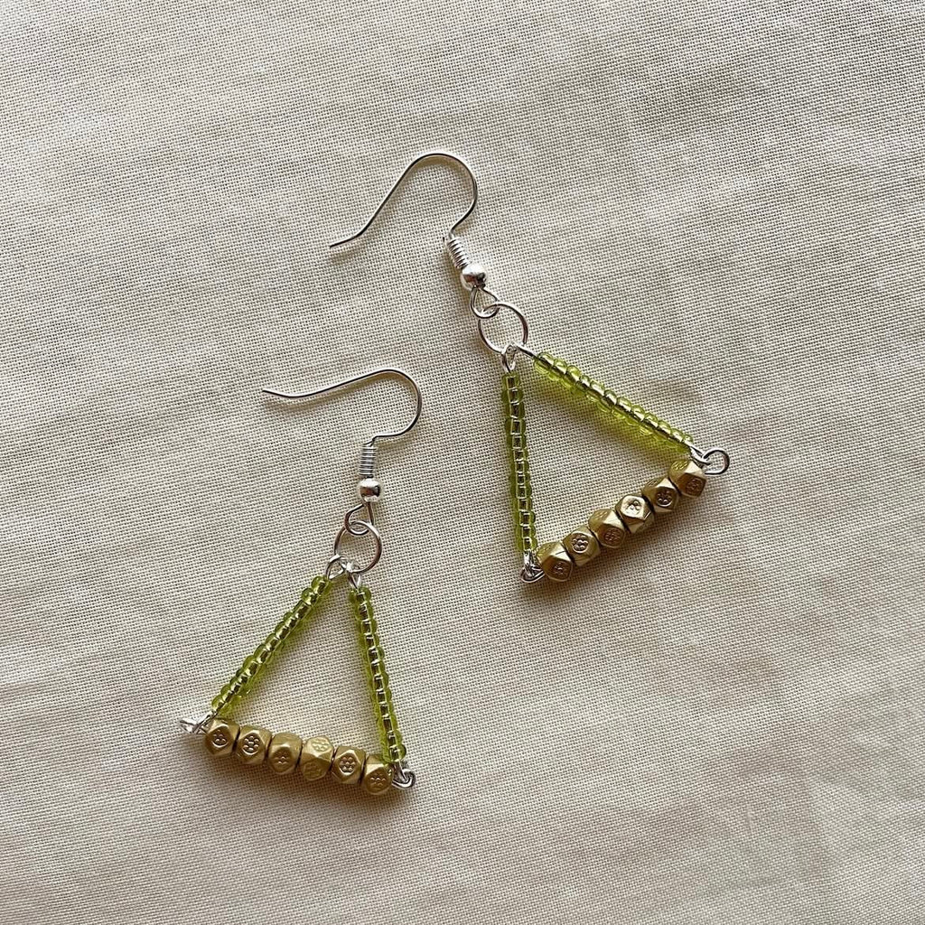 Triangular beaded earrings ✨