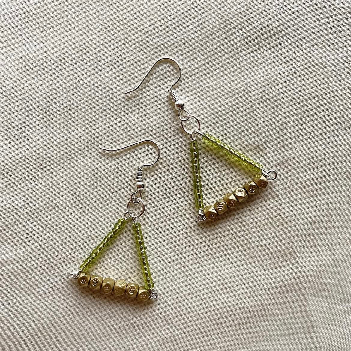 Triangular beaded earrings ✨