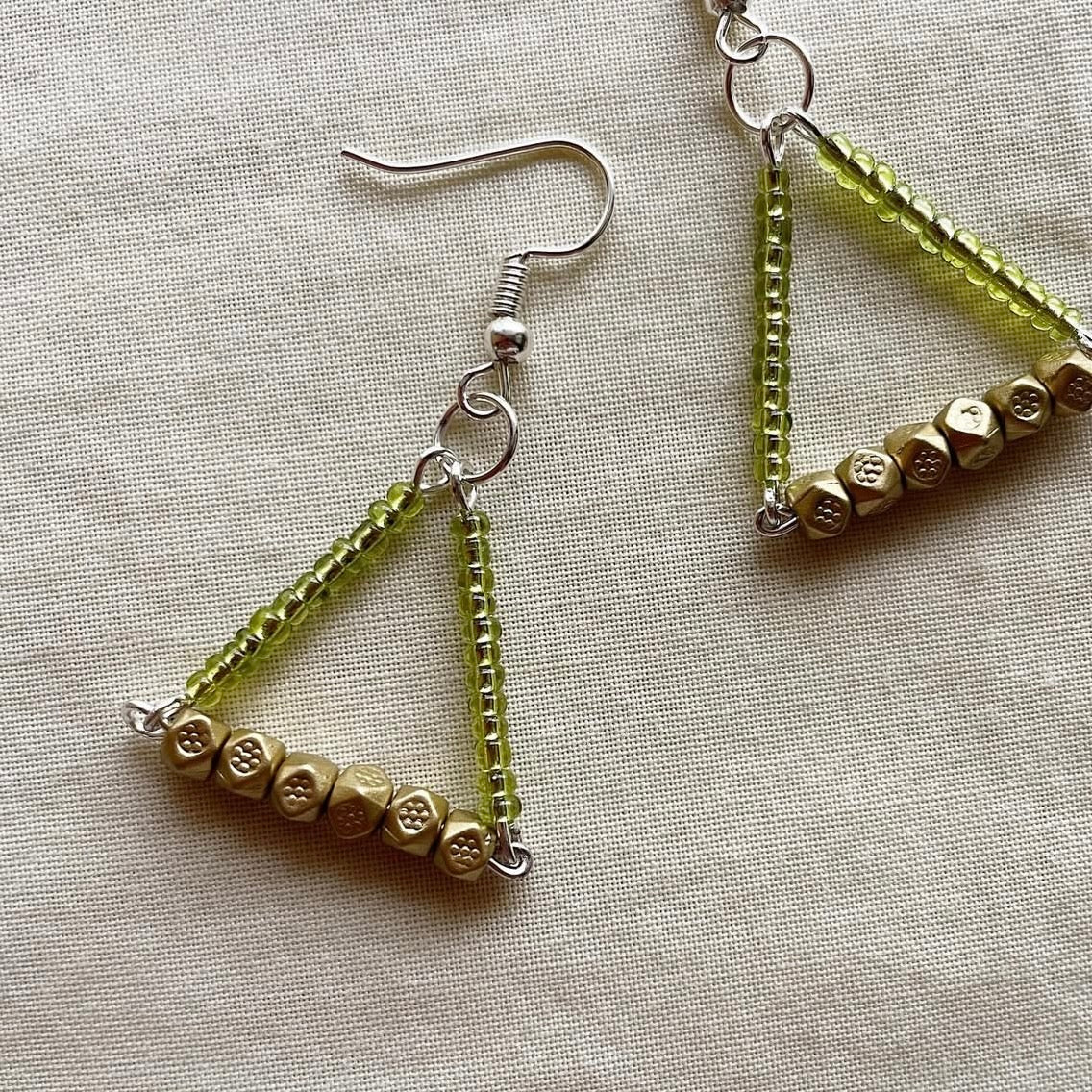 Triangular beaded earrings ✨