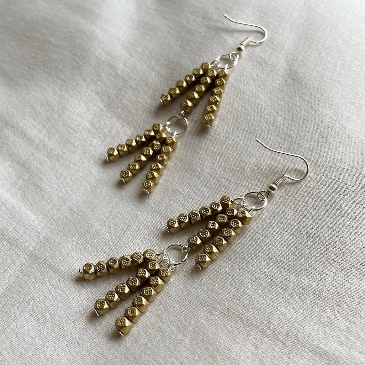 Muted gold beaded earrings ✨