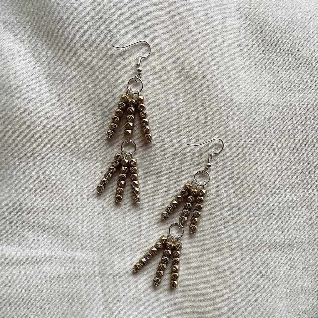 Muted gold beaded earrings ✨