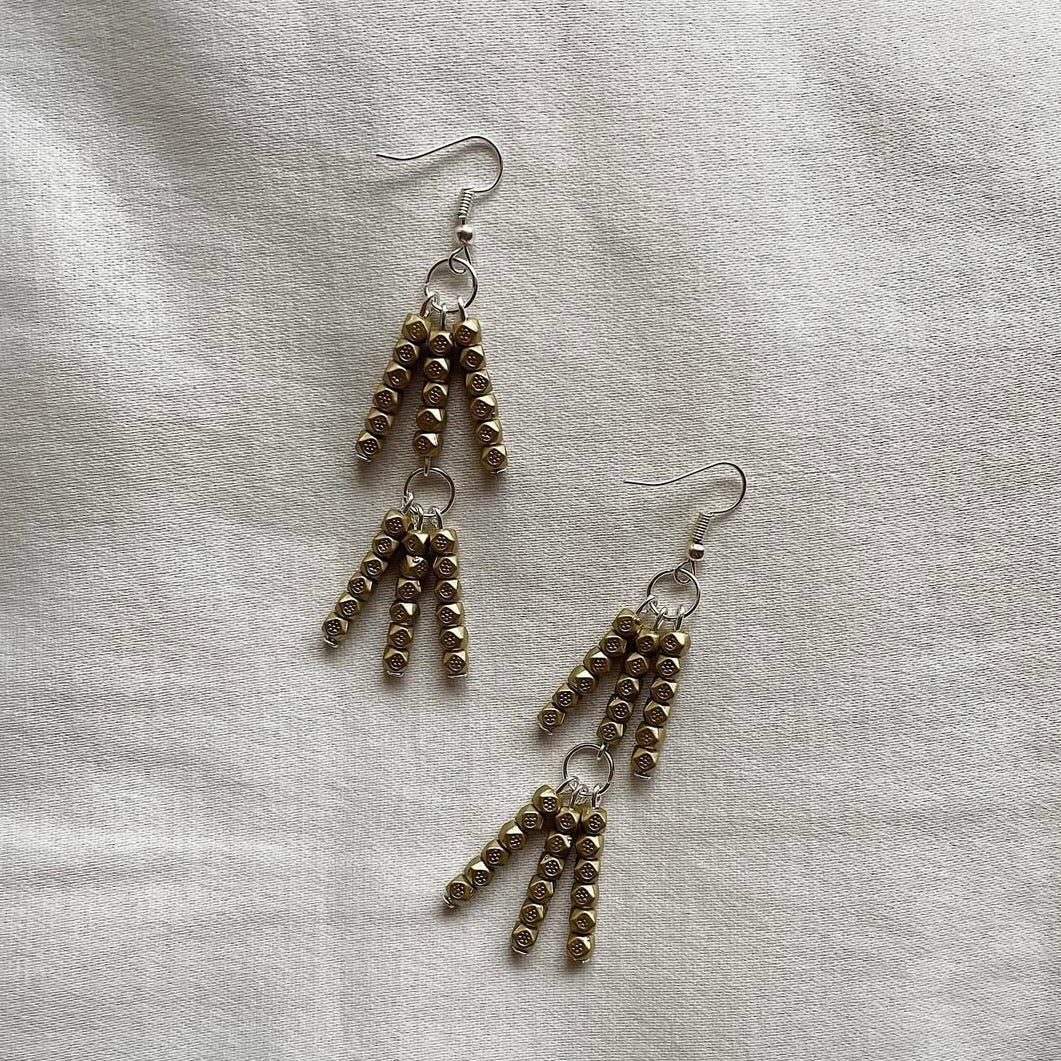 Muted gold beaded earrings ✨