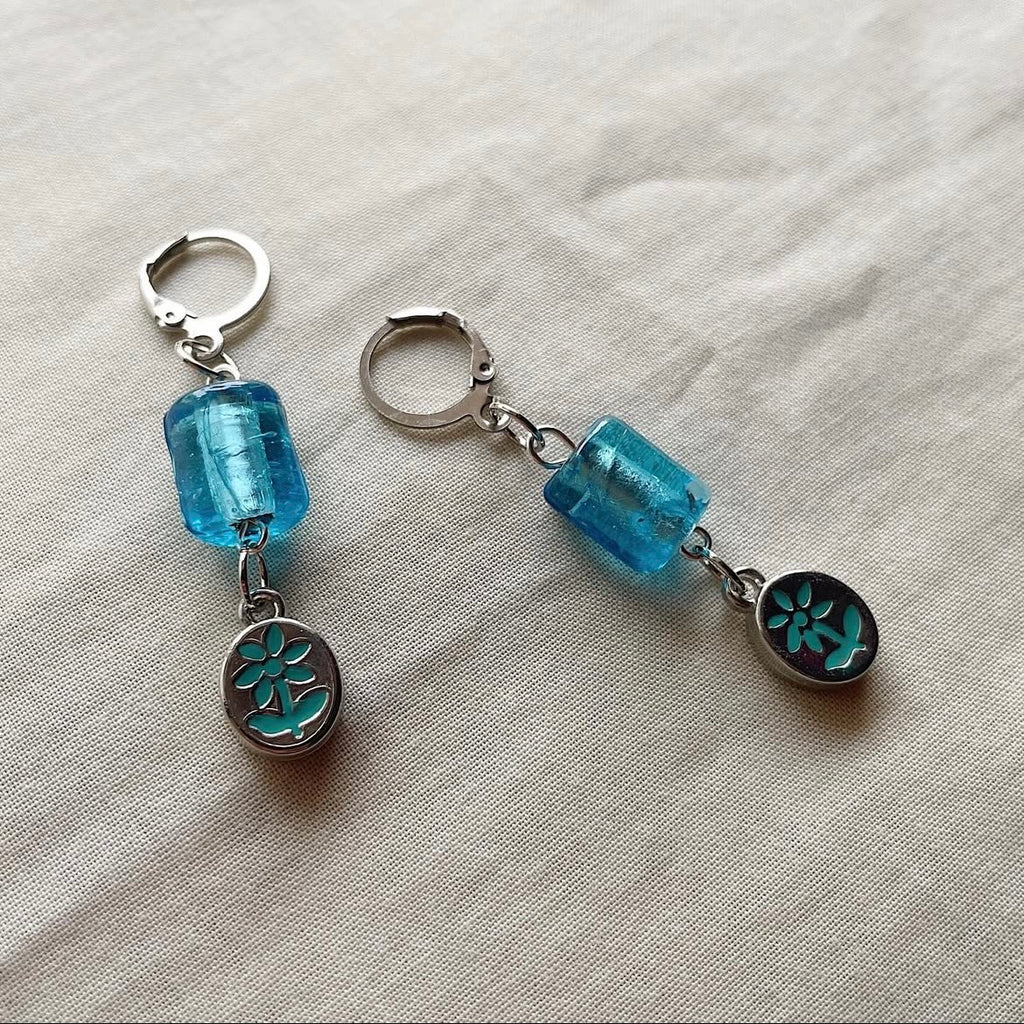 Clear ocean and flower beaded earrings ✨