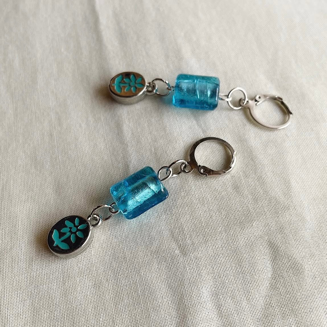 Clear ocean and flower beaded earrings ✨
