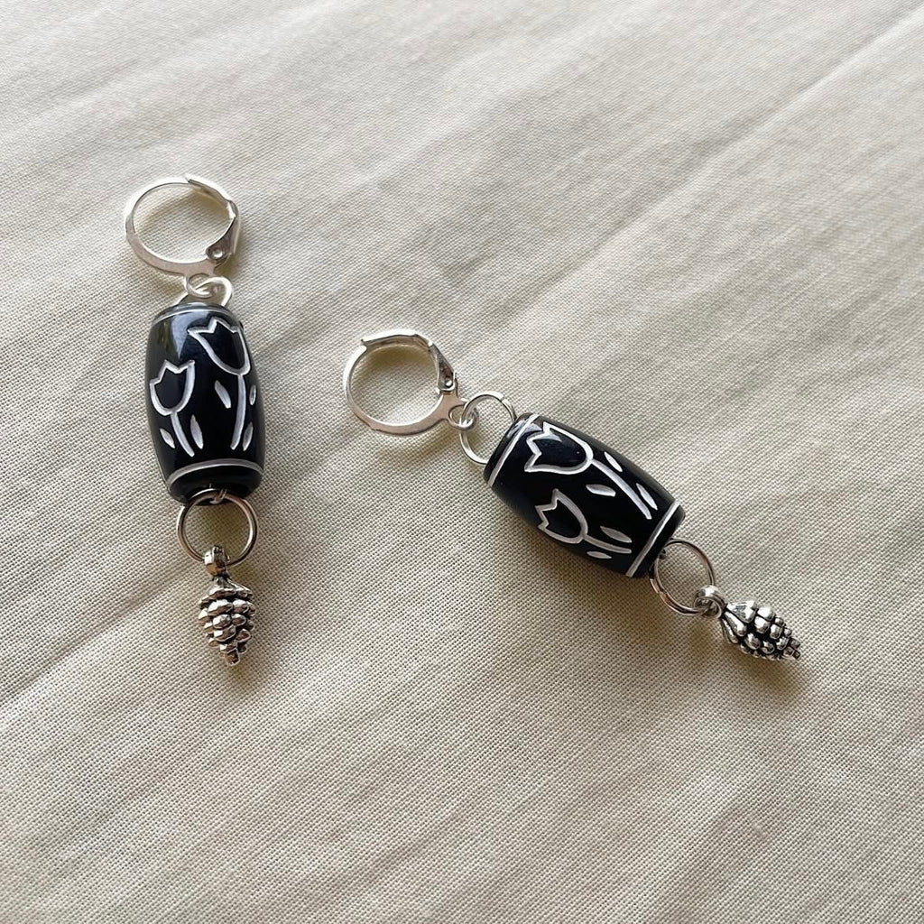🌷 and pine cone beaded earrings ✨