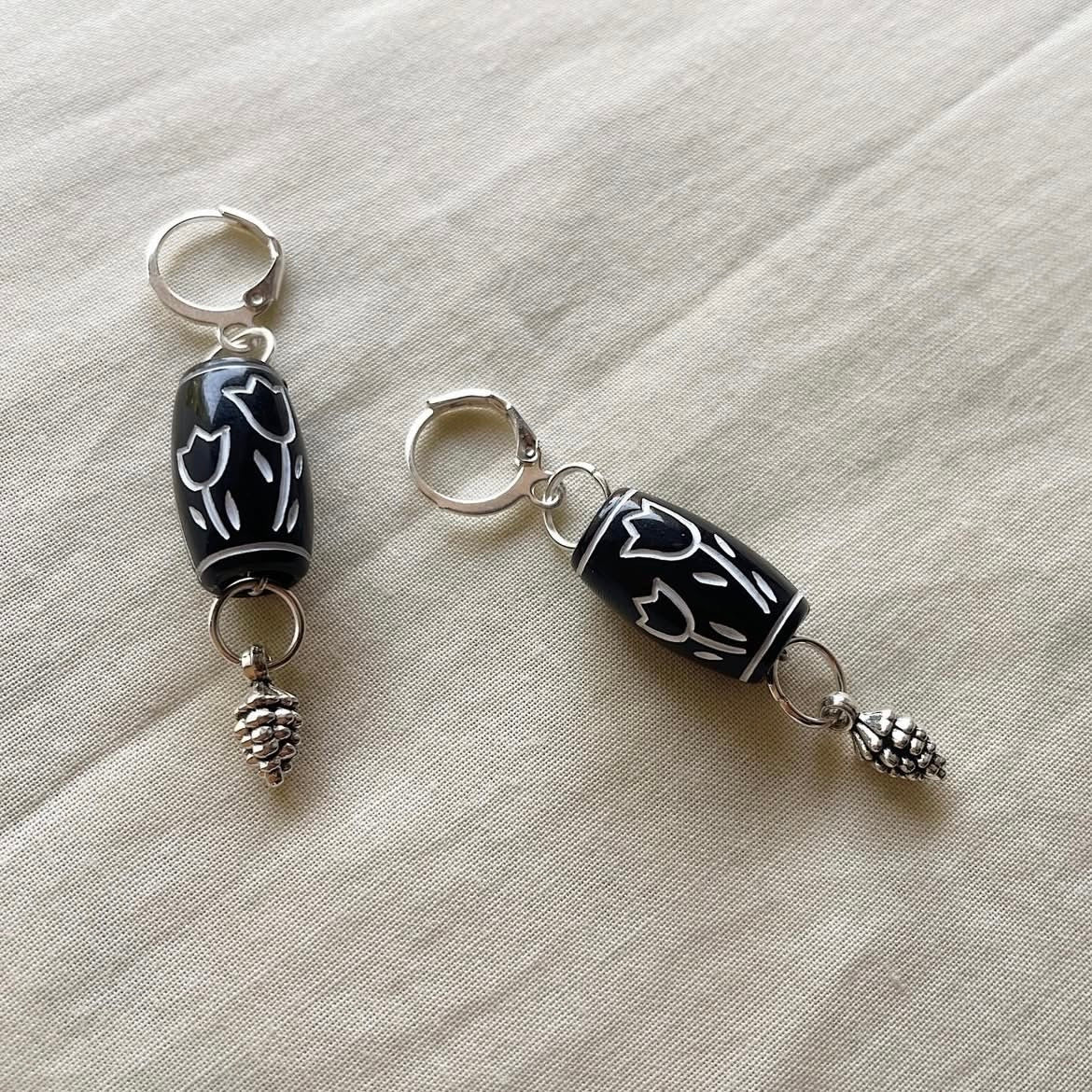 🌷 and pine cone beaded earrings ✨