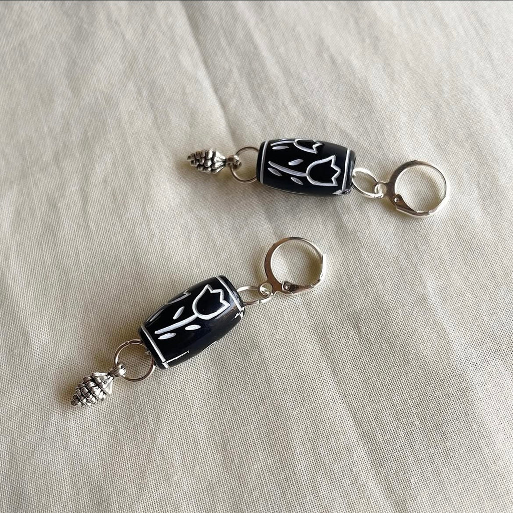 🌷 and pine cone beaded earrings ✨