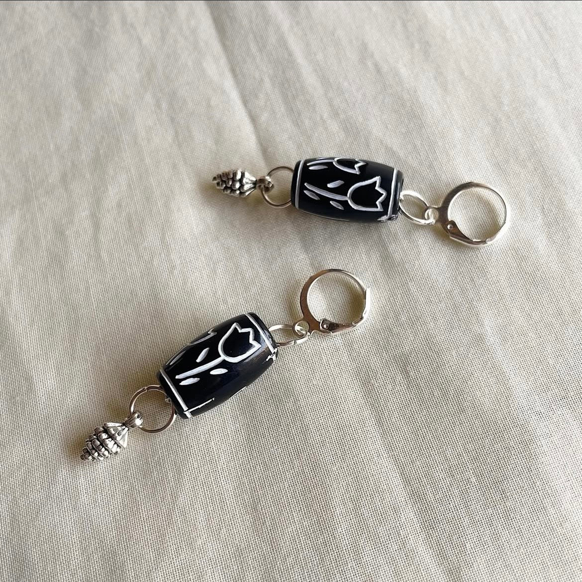 🌷 and pine cone beaded earrings ✨
