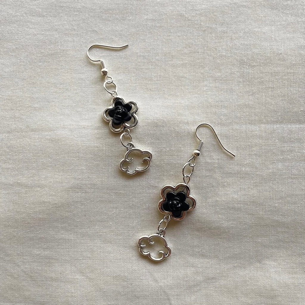 🌸 + ☁️ beaded earrings ✨
