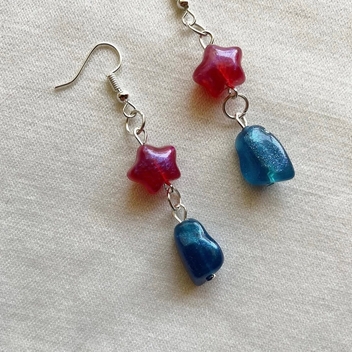 Pink star & blue glitter beaded earrings ✨