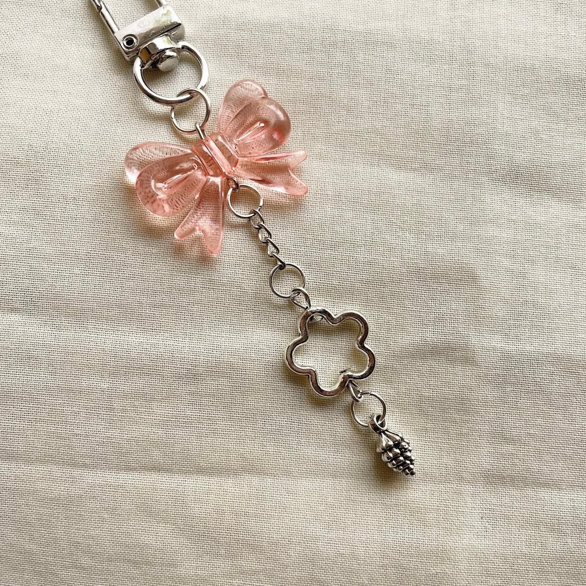 🎀🌸 and pine cone keychain ✨