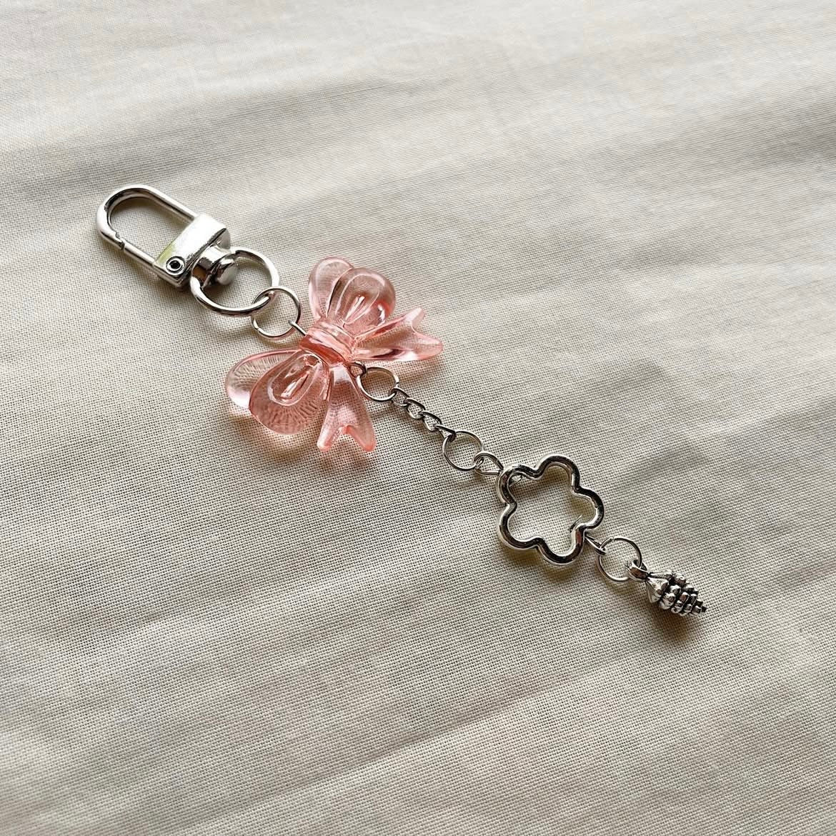 🎀🌸 and pine cone keychain ✨