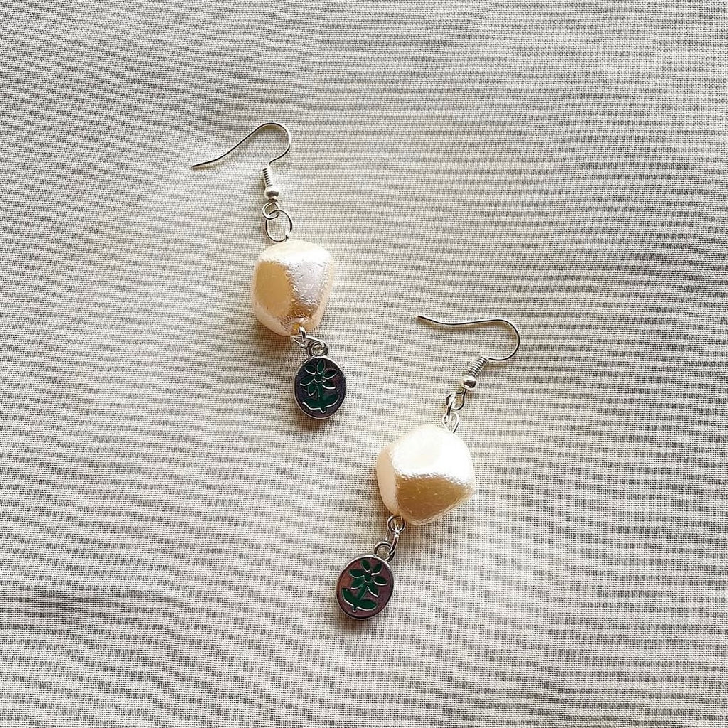 Pearl & flower beaded earrings ✨