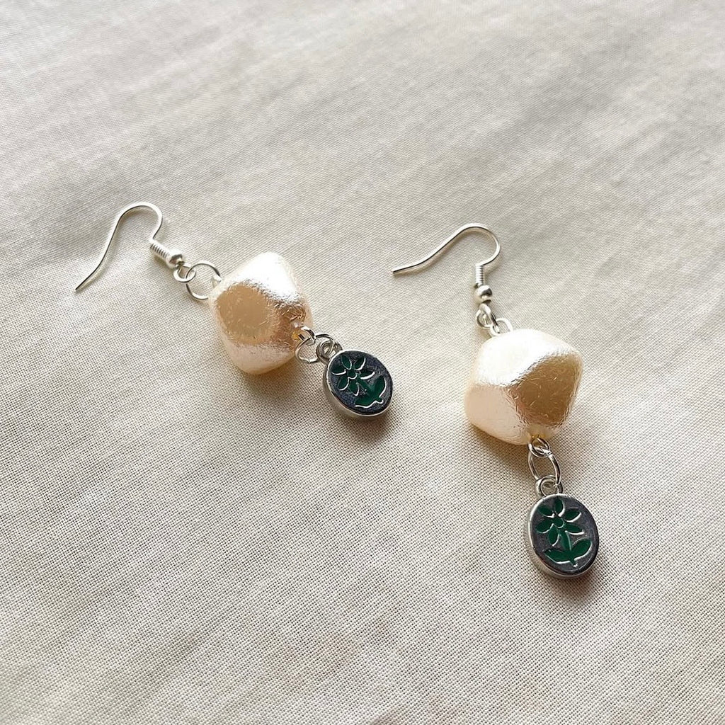 Pearl & flower beaded earrings ✨