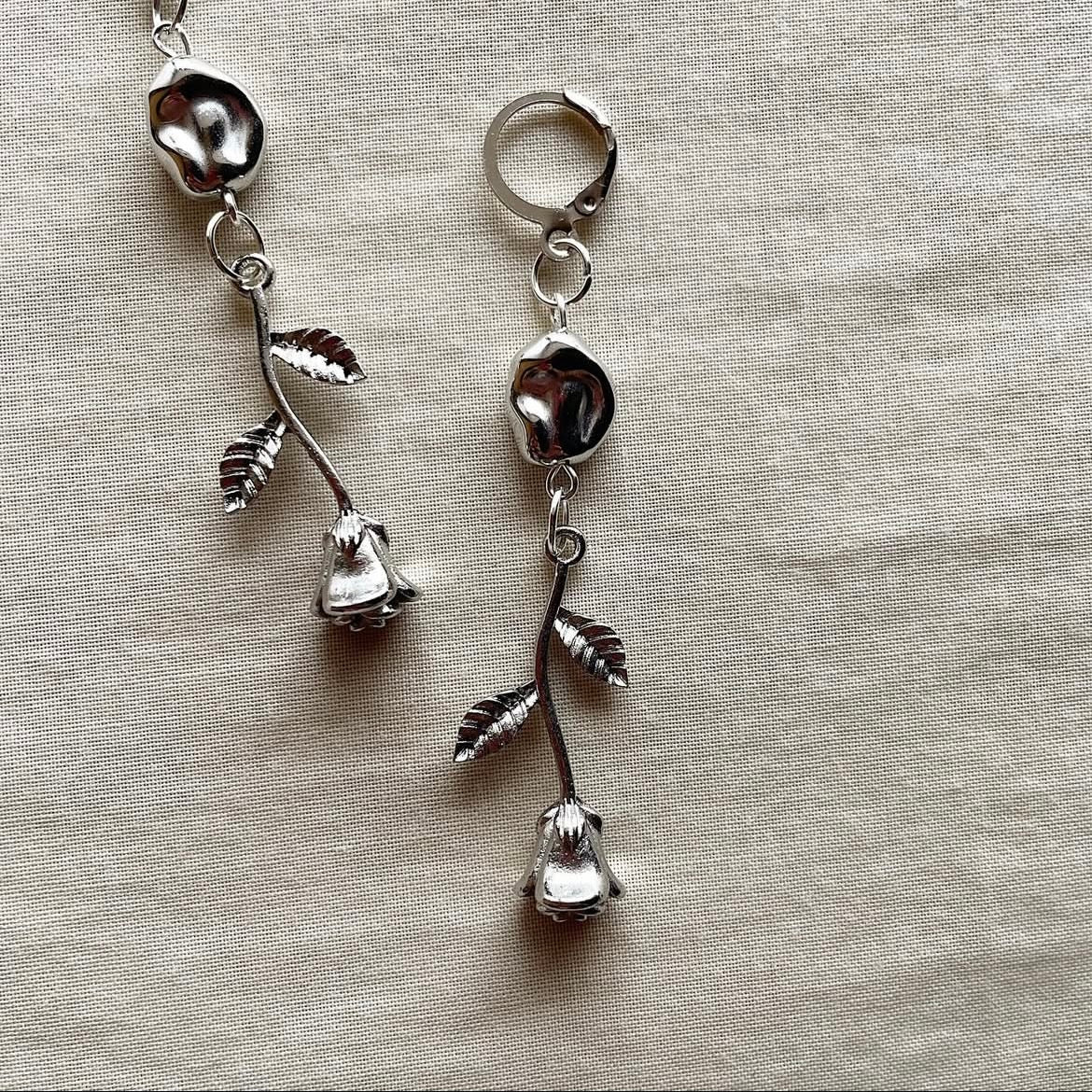 Rose beaded earrings ✨