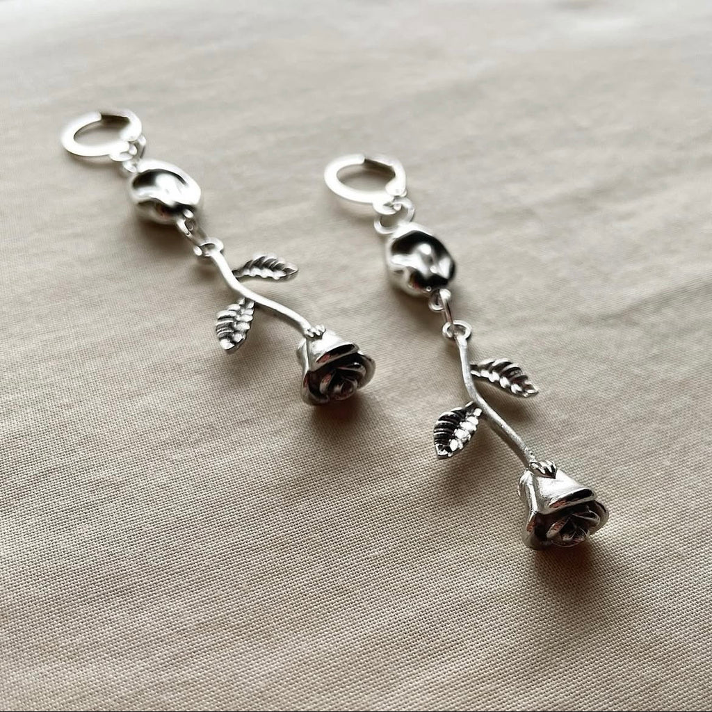 Rose beaded earrings ✨