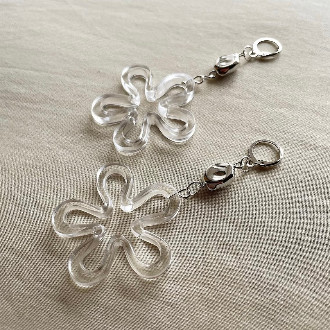 Big Flower beaded earrings ✨