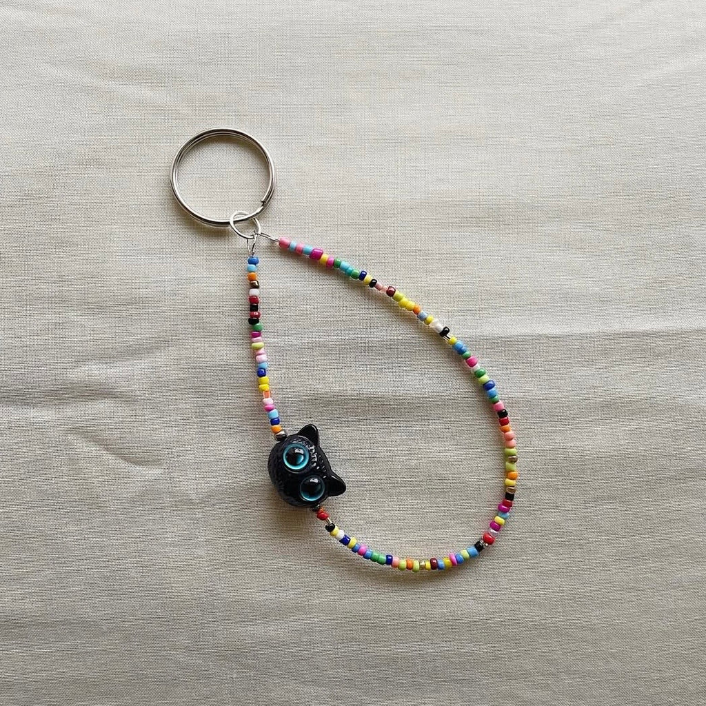 Multicoloured catto 🐈‍⬛ keychain ✨