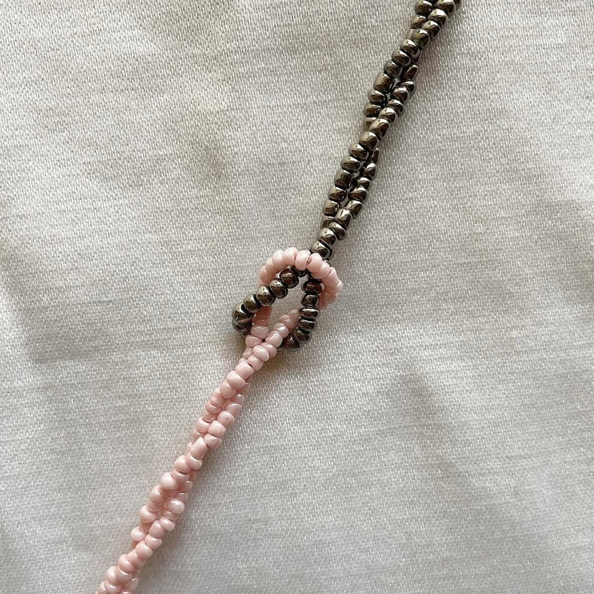 Twisted knot 🪢 01 beaded bracelet ✨