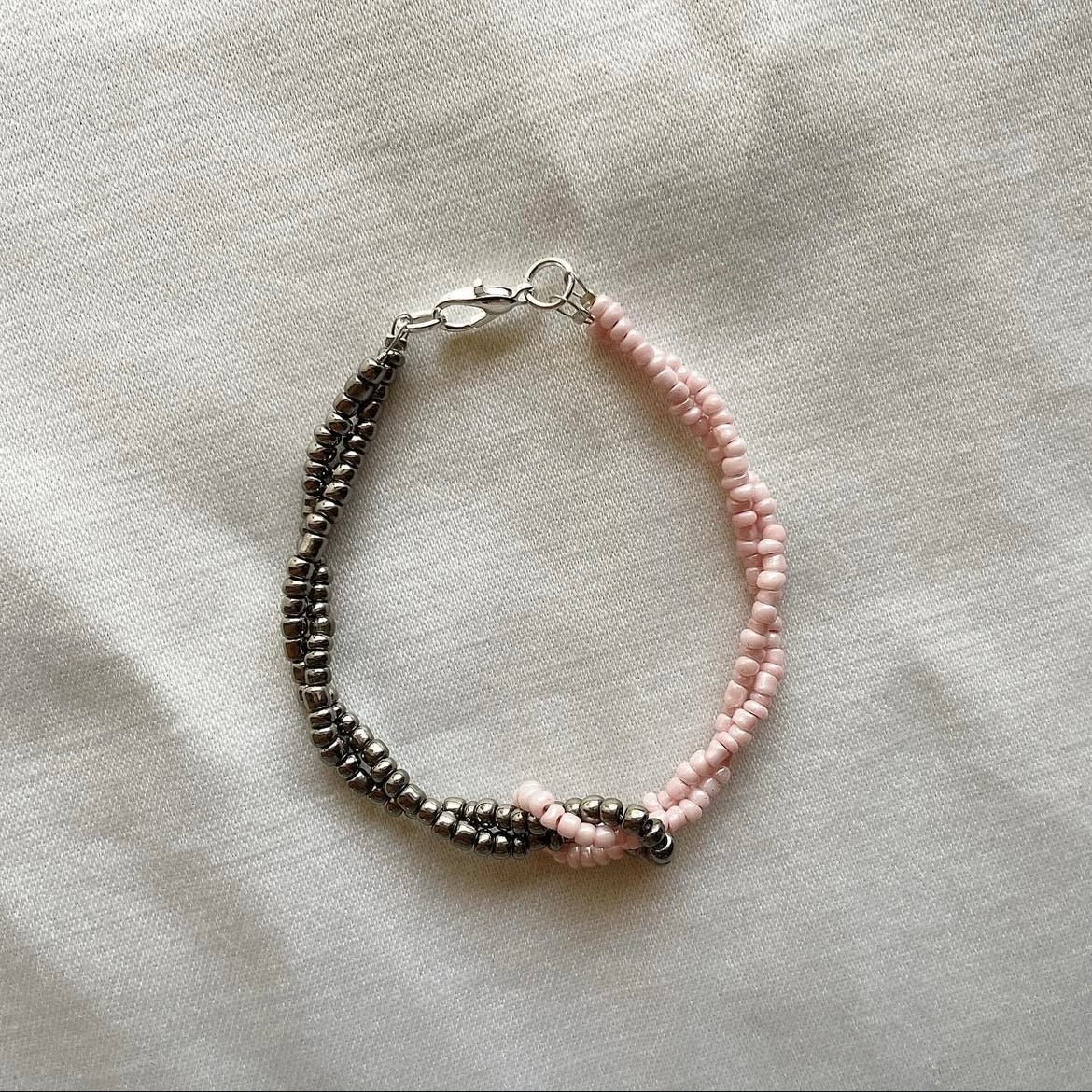Twisted knot 🪢 01 beaded bracelet ✨
