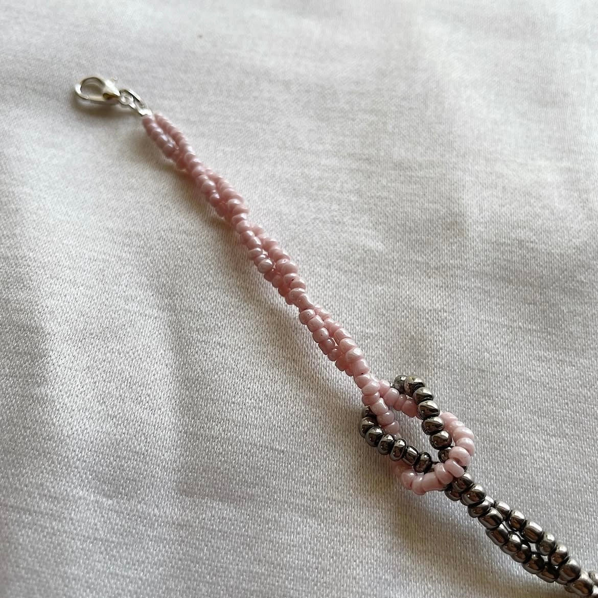 Twisted knot 🪢 01 beaded bracelet ✨