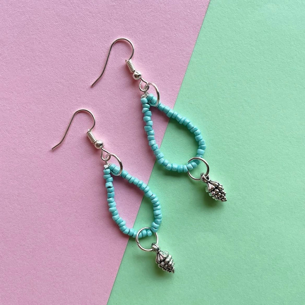 Pine cone loop beaded earrings ✨