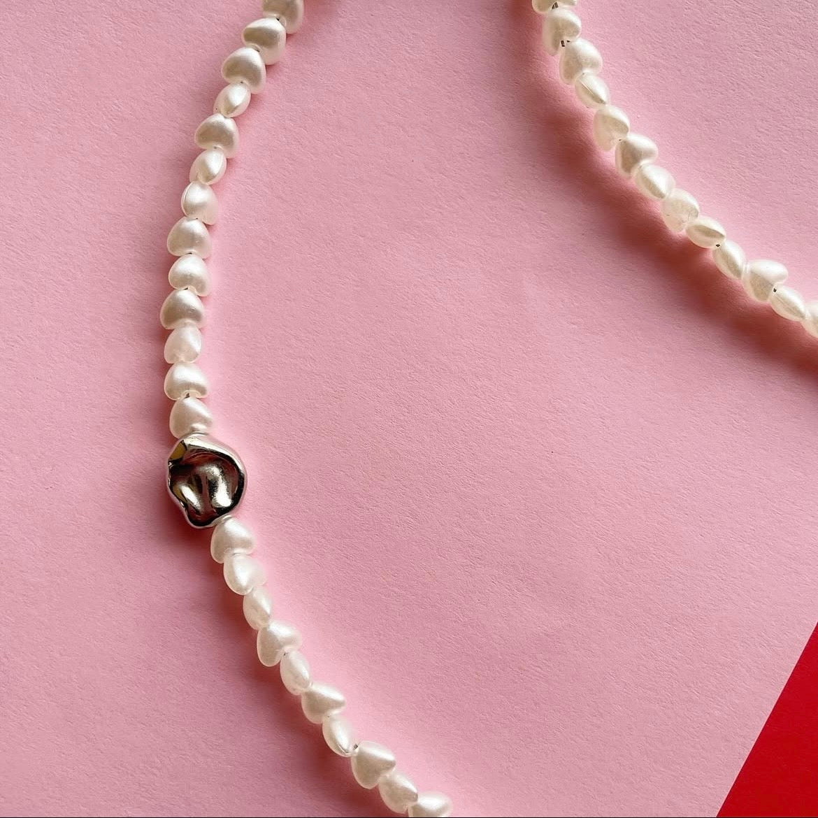 Mini hearts 🤍 beaded necklace 01 ✨