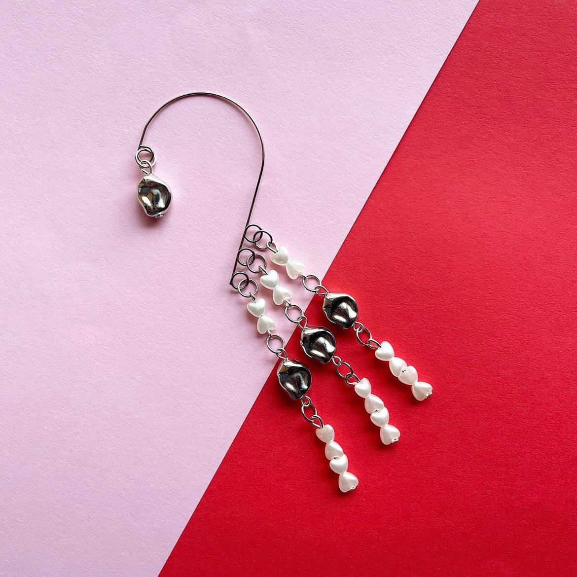 Mini hearts beaded ear cuff ✨